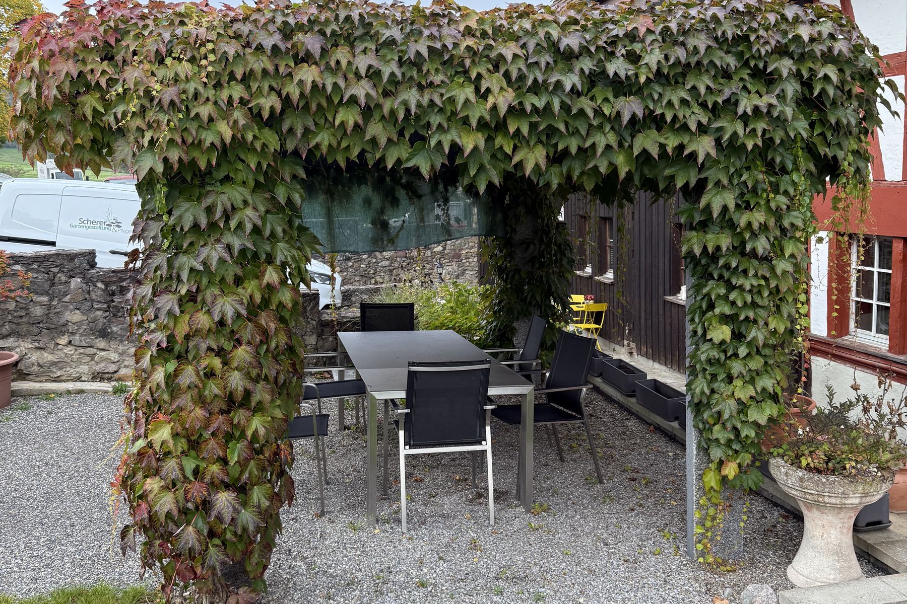 Pergola im Tessinerstil