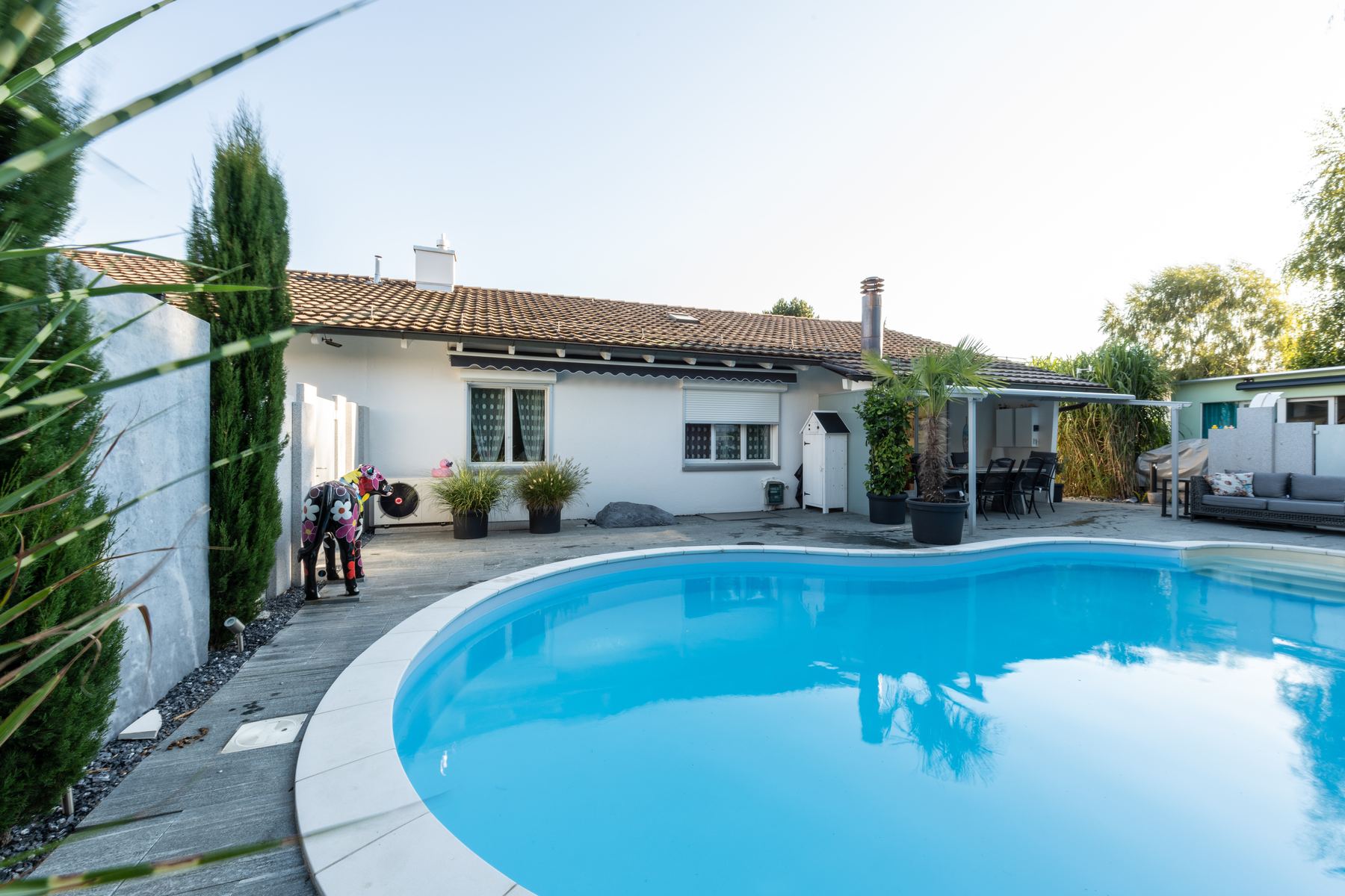Pool als Teil des Gartens